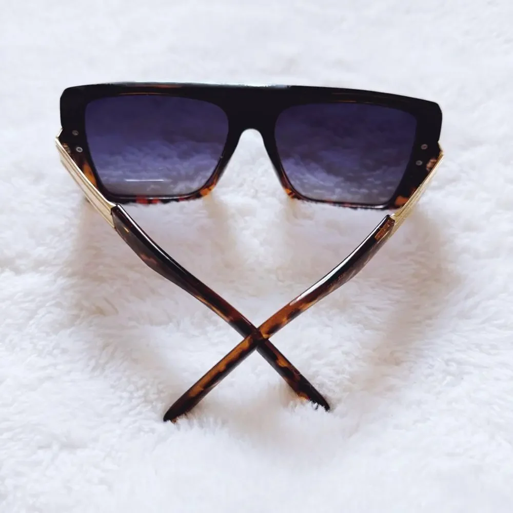 Stylish Black and Tortoise Sunglasses - Picture 8 of 9